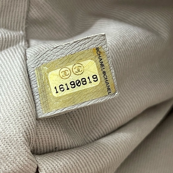 (SOLD) Authenticated Vintage Chanel Grey CC Logo Tote/Crossbody Bag - Picture 12 of 16